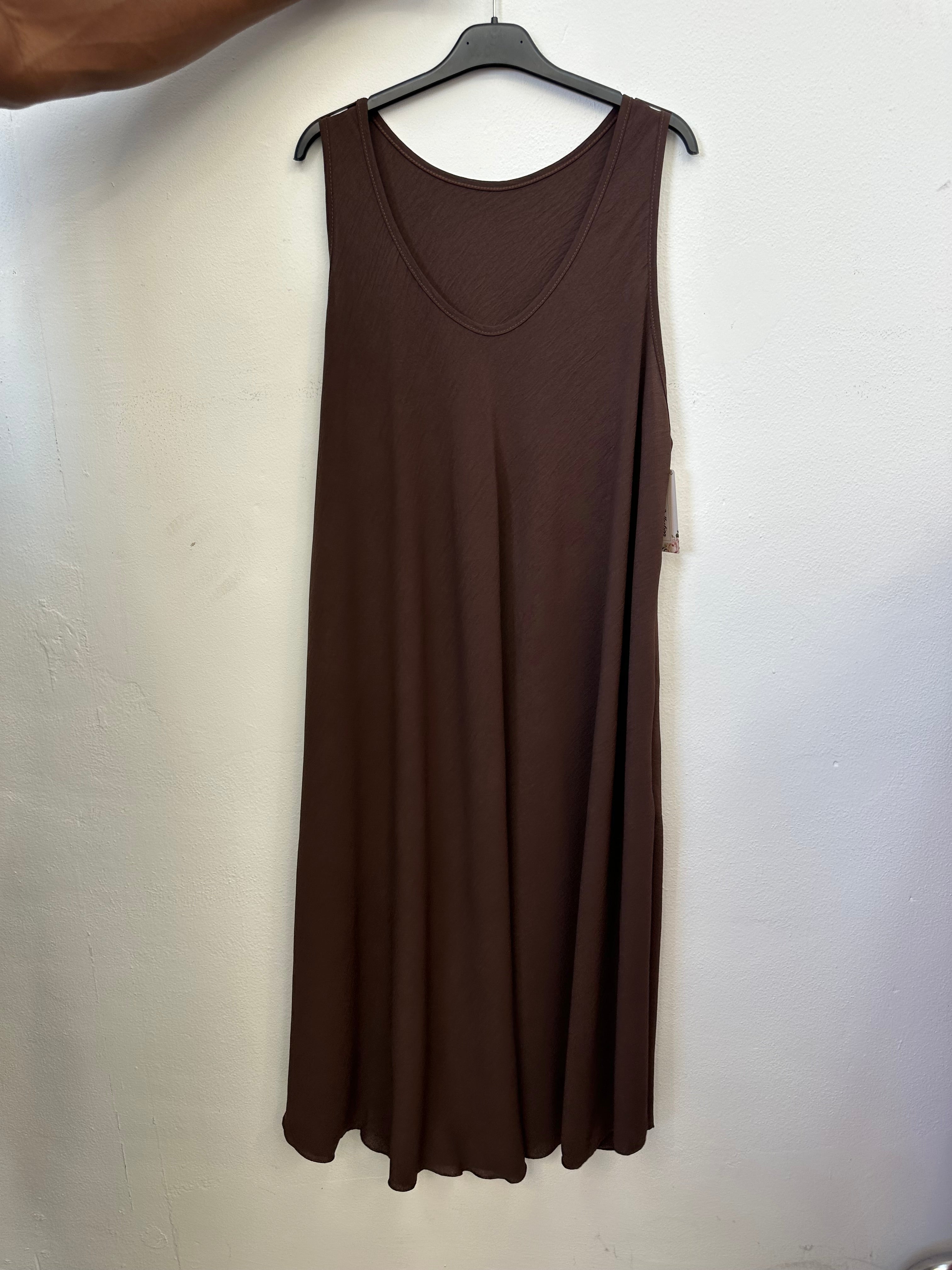 Basis kjole med smuk facon - Brystmål 148cm by B.YI