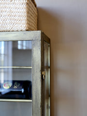 Vinreol, H194/L77/B22 cm messing by Chic Antique