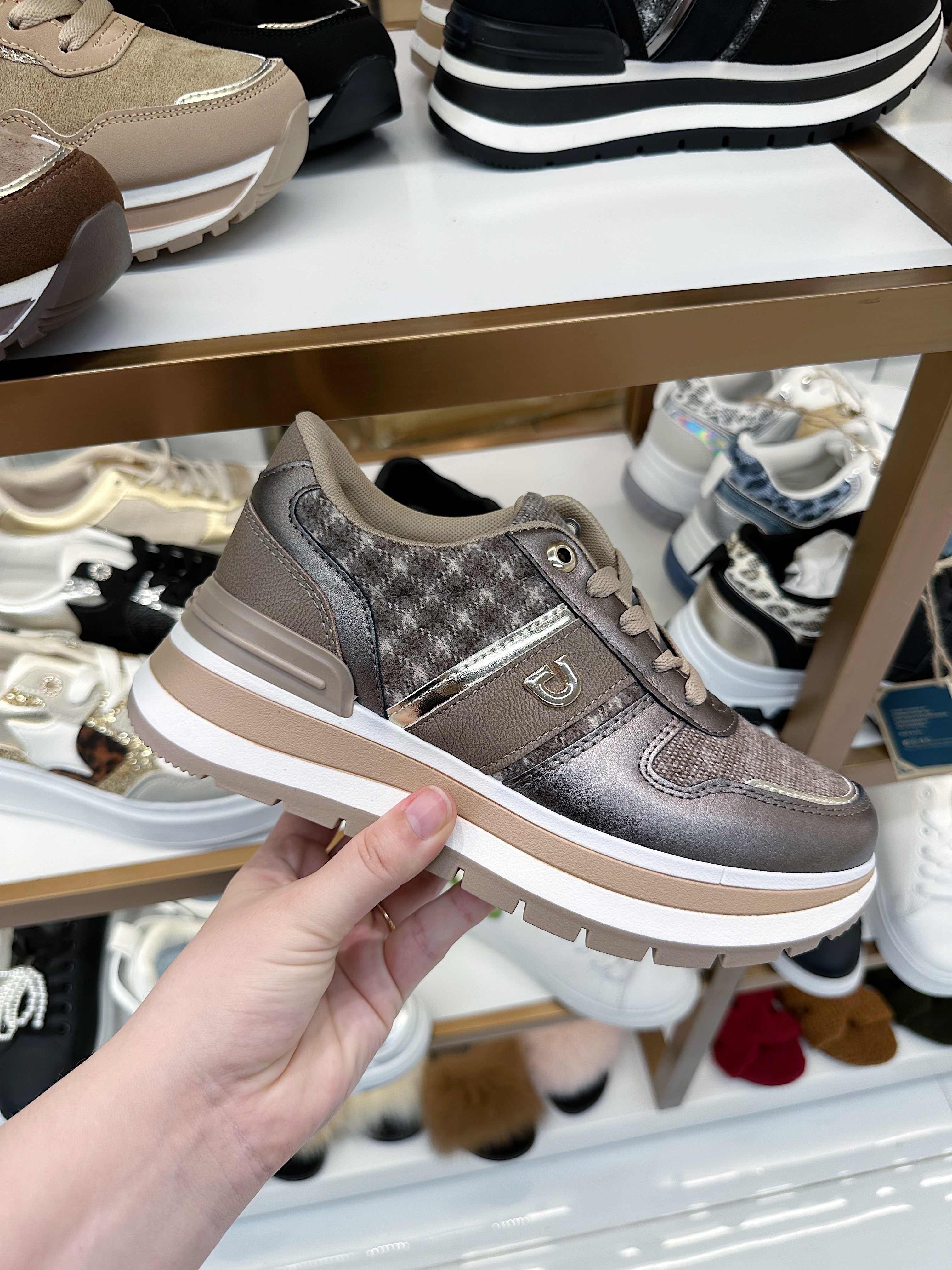 Sneakers med vævet detalje - ITJULI25 by Gioa