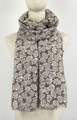 Tørklæde med små blomster by Katier