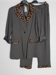 Blazersæt med leo - Str. 42-50 - Ingen returret - ITNOV24 by Krone 1