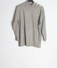 Strik med turtleneck og bling knapper på skulder - Ingen returret - ITNOV24 by Krone 1