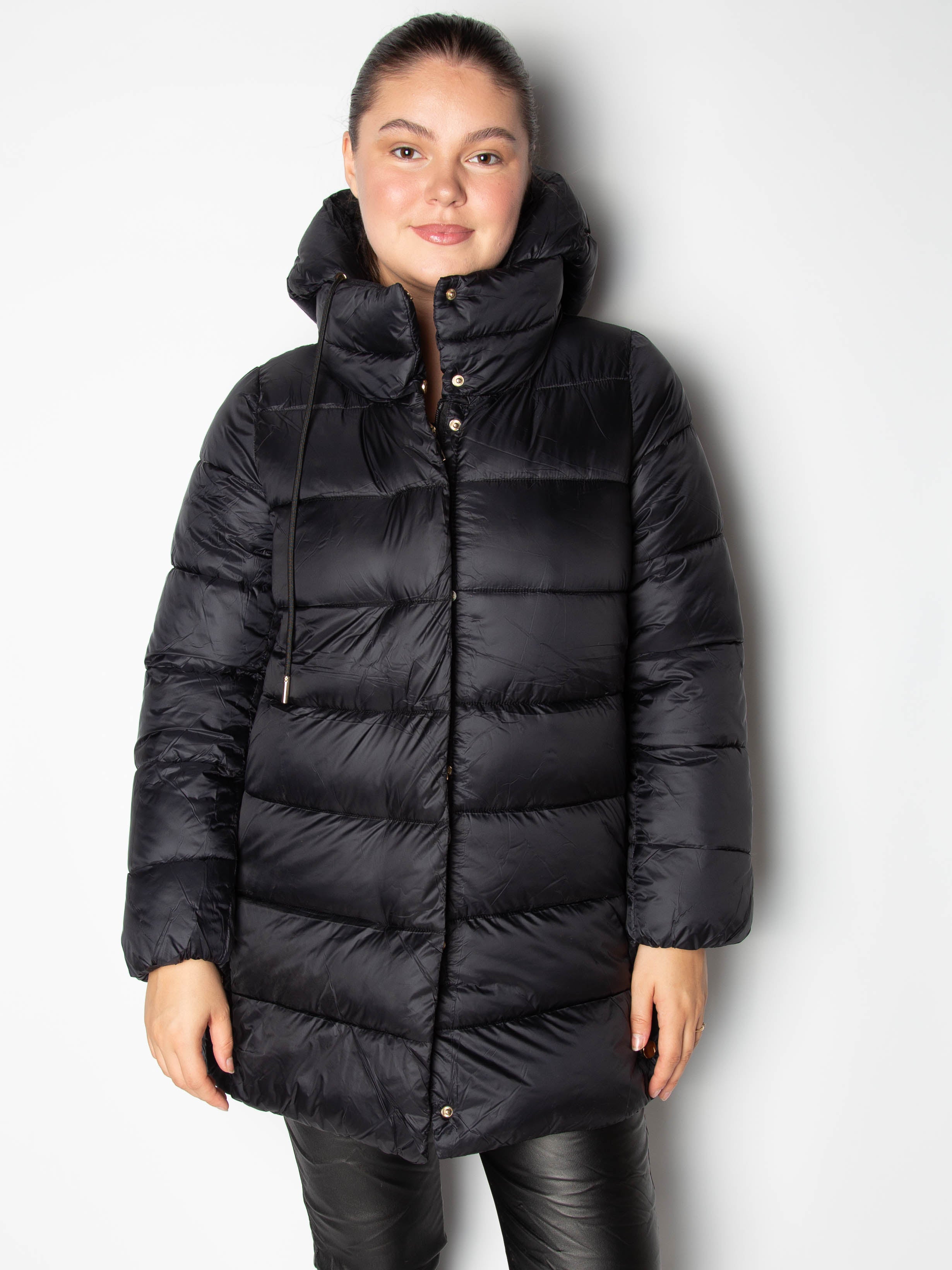 Frakke med guld knapper by Krone 1