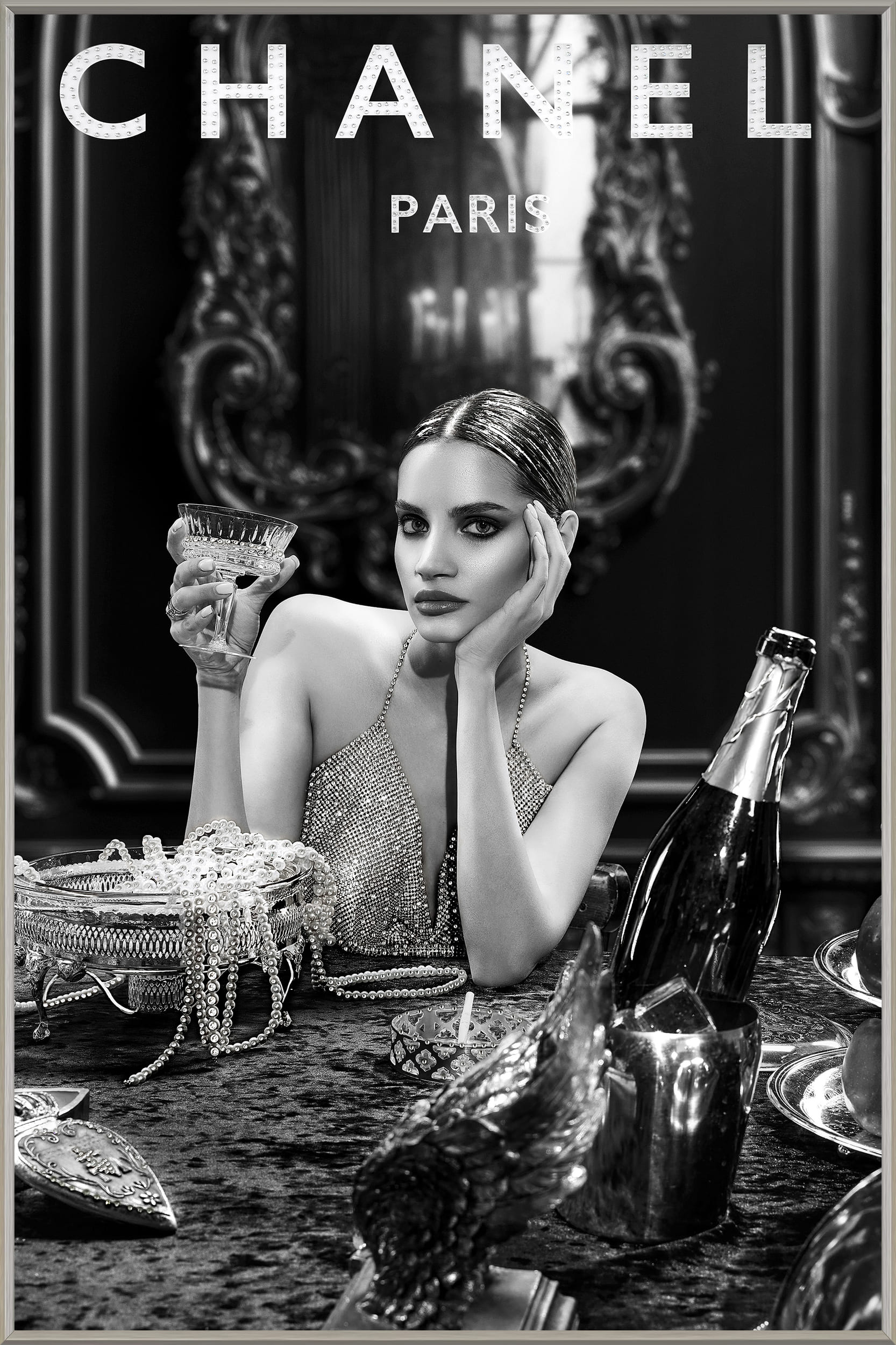 Indrammet vægmaleri Lady Drinking Champagne 80x120 cm by L.C Wholesaler