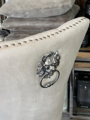 Spisestol med løvedetalje og træben Champagne by Krone 1