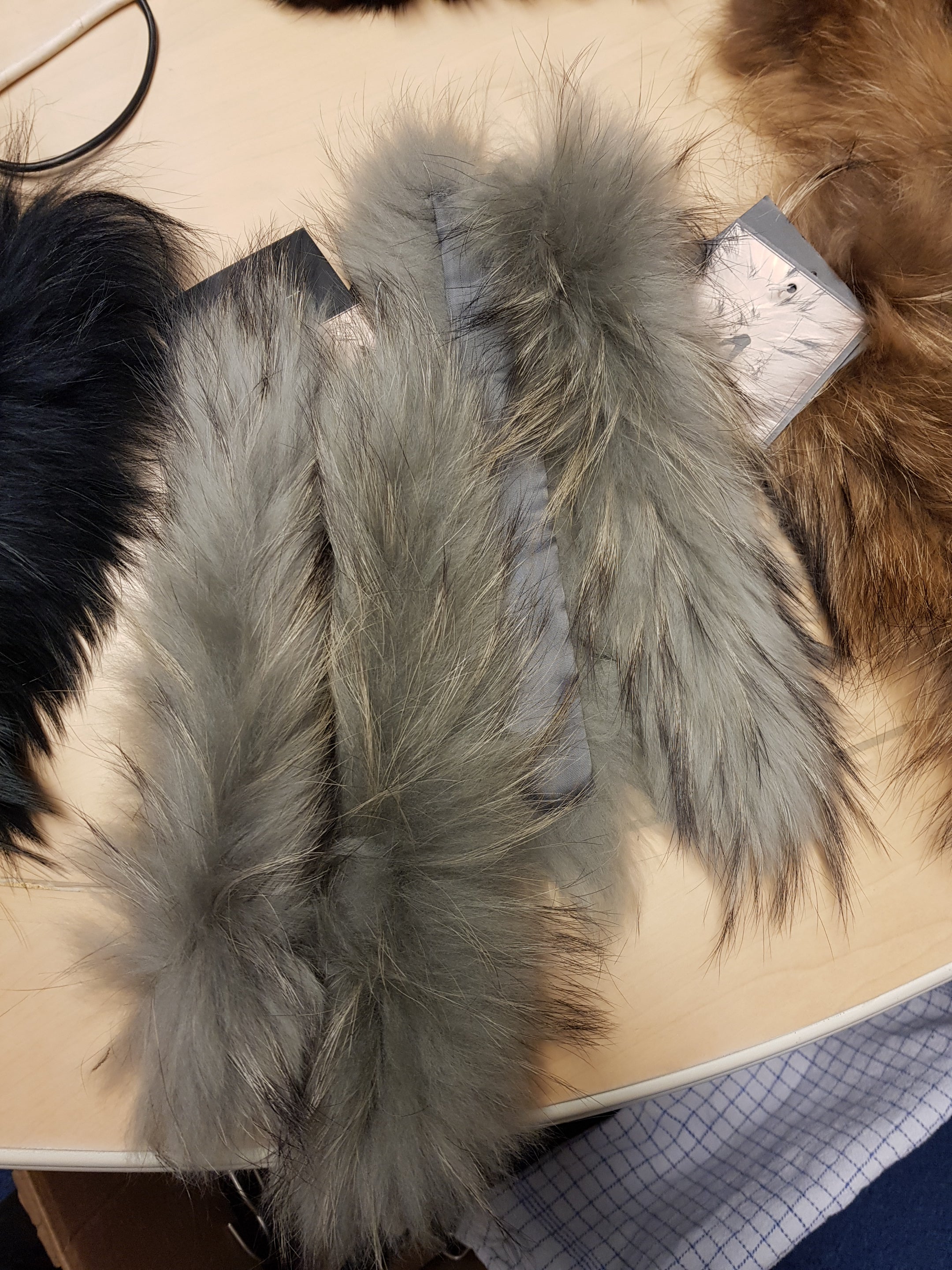 Achieng - Slå Om Pelsbånd Til Bluser Grå by Krone 1