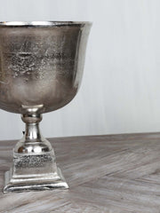 Skål på fod – 38 cm aluminium by Suprise