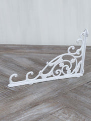 Hvid hyldeknægt i fransk landstil 33x4x21 cm by C&E