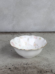 Ymer- eller salatskål i porcelæn med blomstermønster by C&E