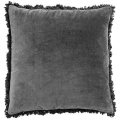 Grå fløjlspude med frynser 60 x 60 cm by ByLiving