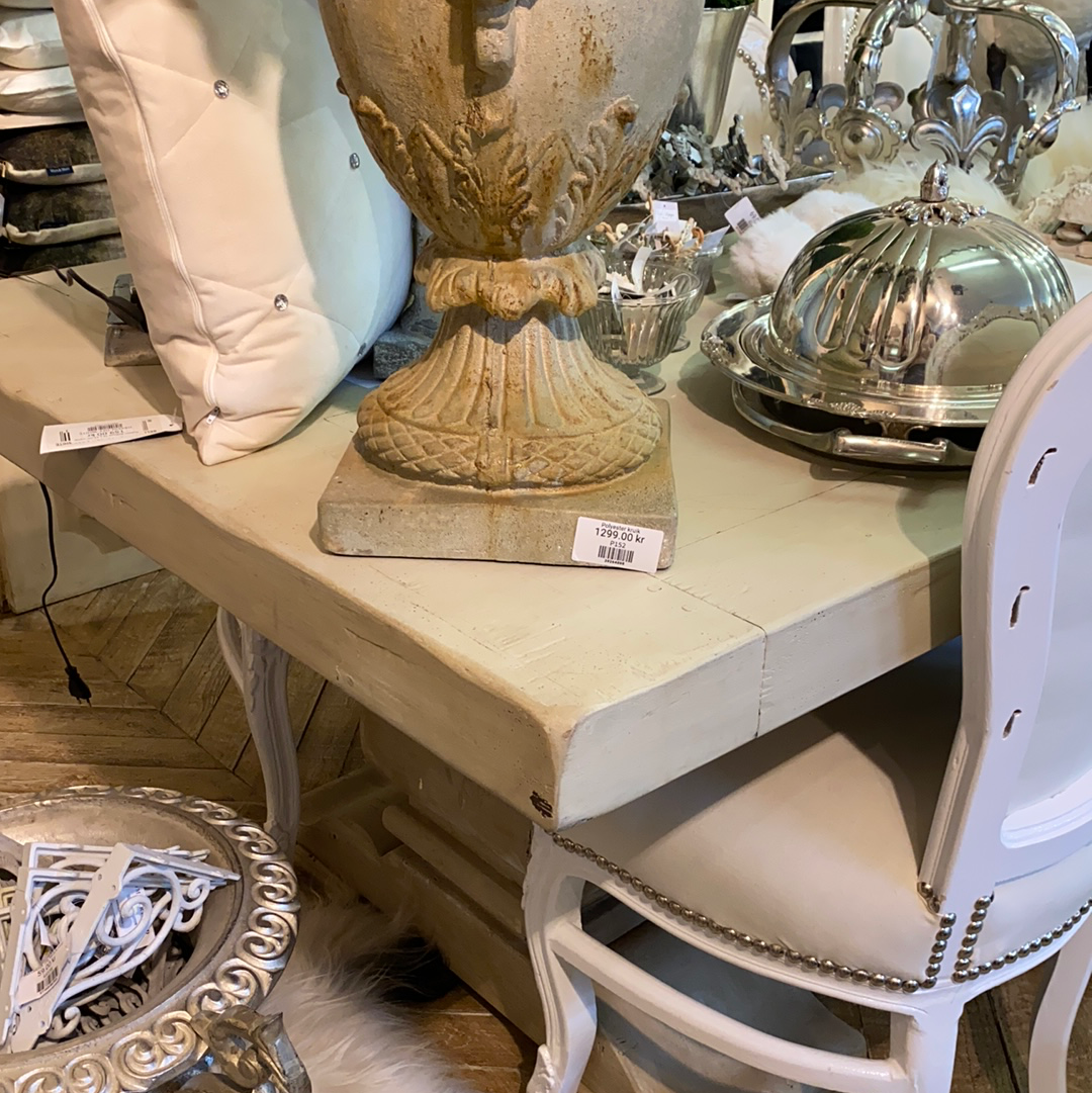 Spisebord – Klassisk og tidløst design by Krone 1