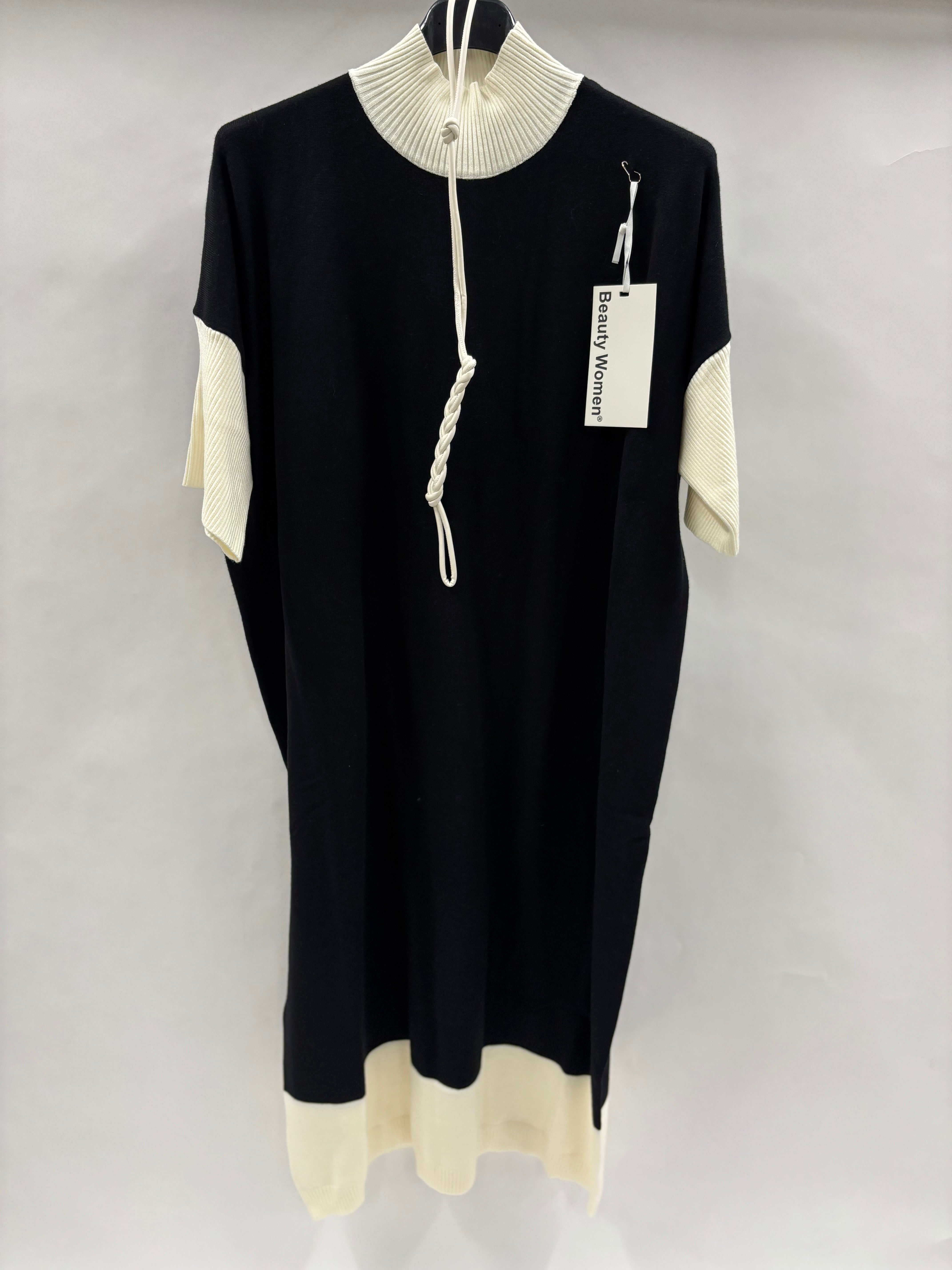 Strikkjole Med Kontraster