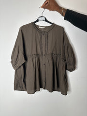 Bluse med flæse og blonde - ITJULI25