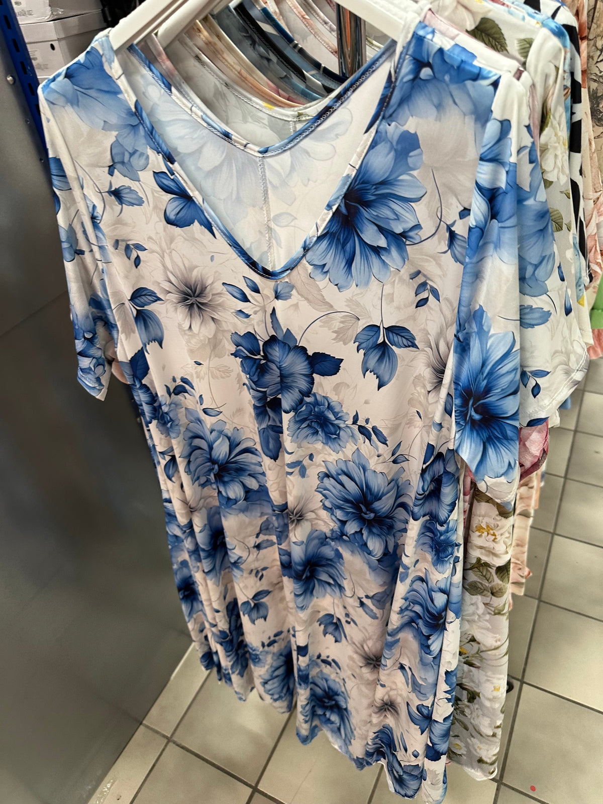 A-shape kjole blå blomster mønster - Brystmål 130cm - Preorder