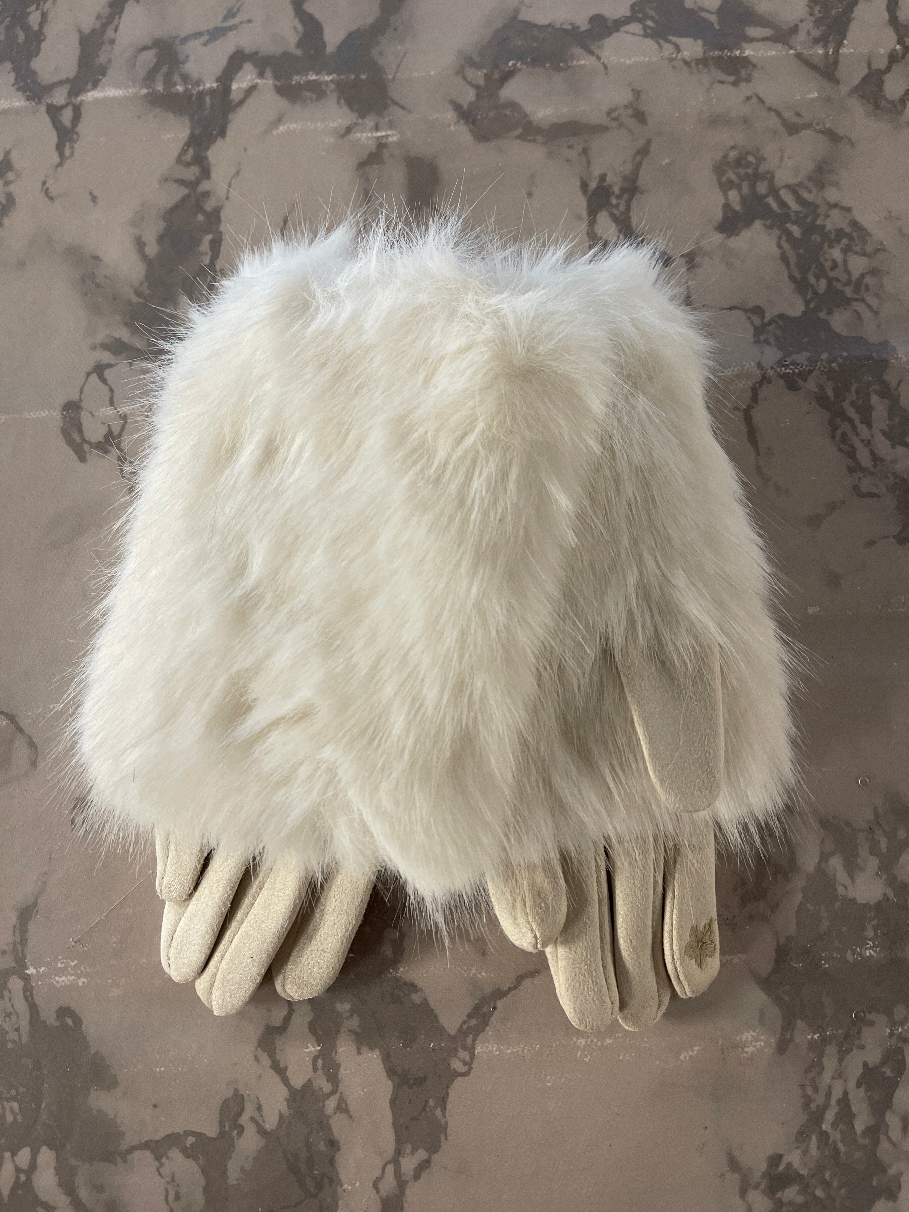 Handsker med faux fur og hægte