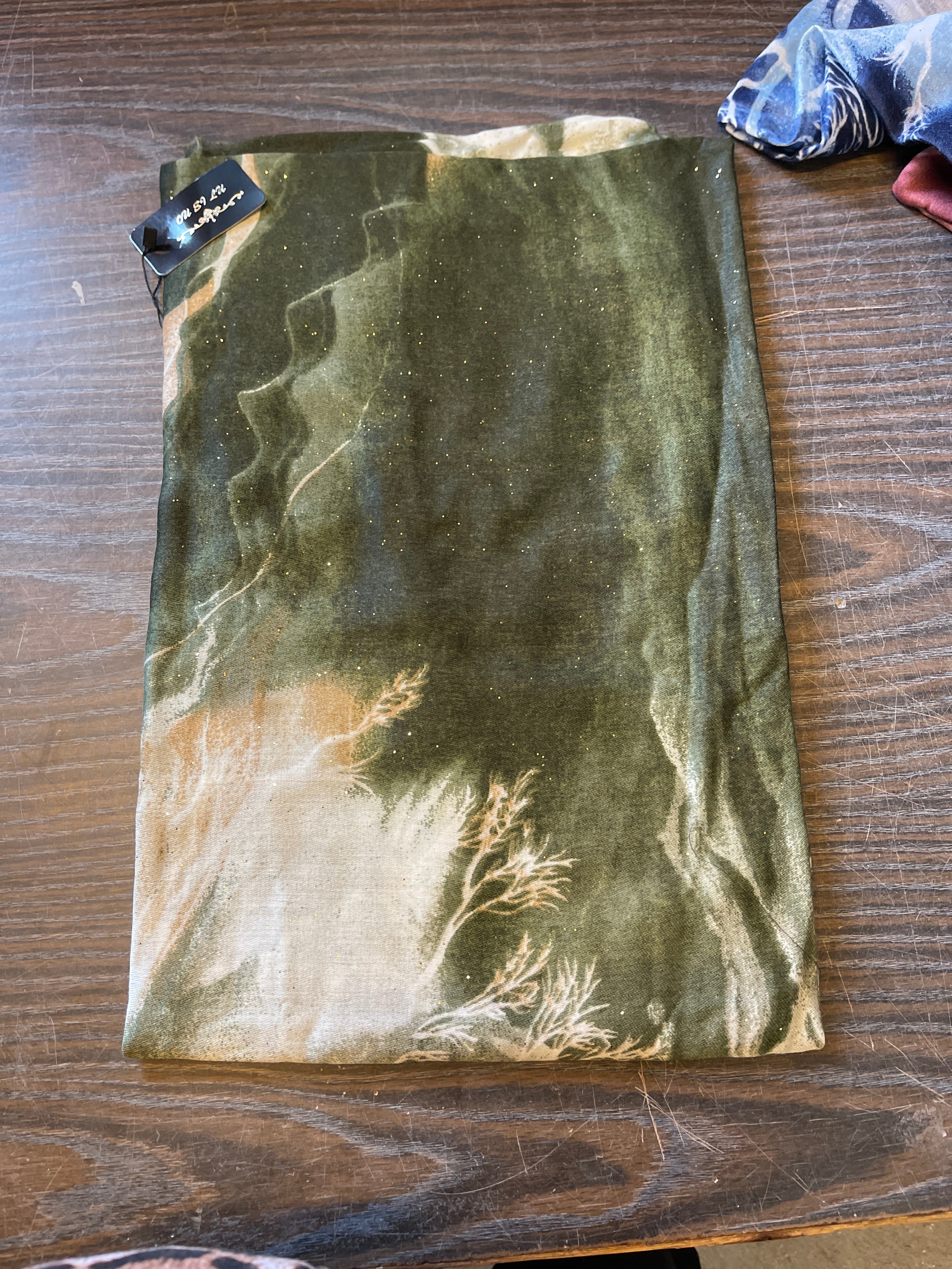 Marmoreret tørklæde med glitter