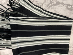 Neutralt stribet halstørklæde by Krone 1