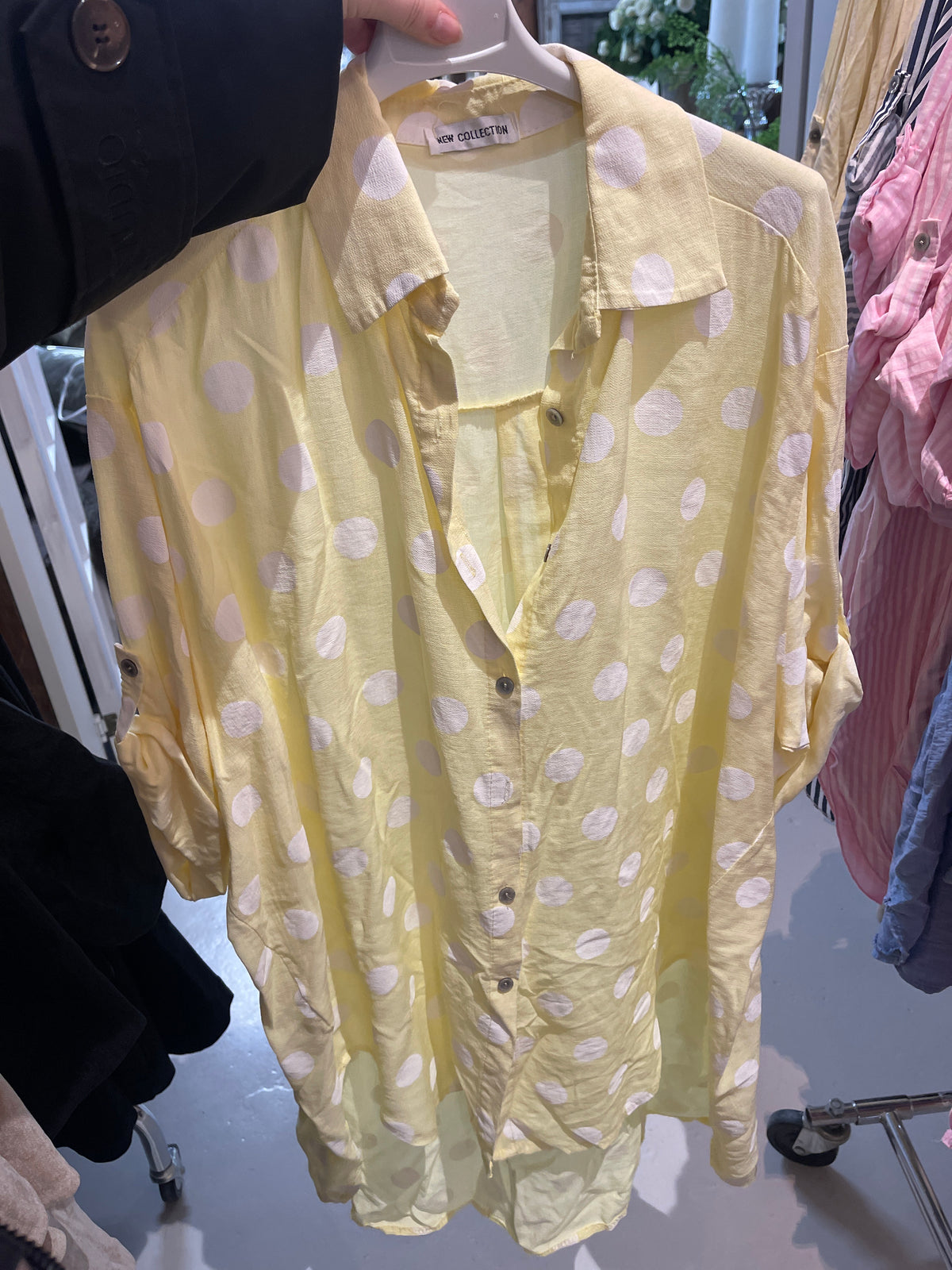 Skjorte med polka prikker