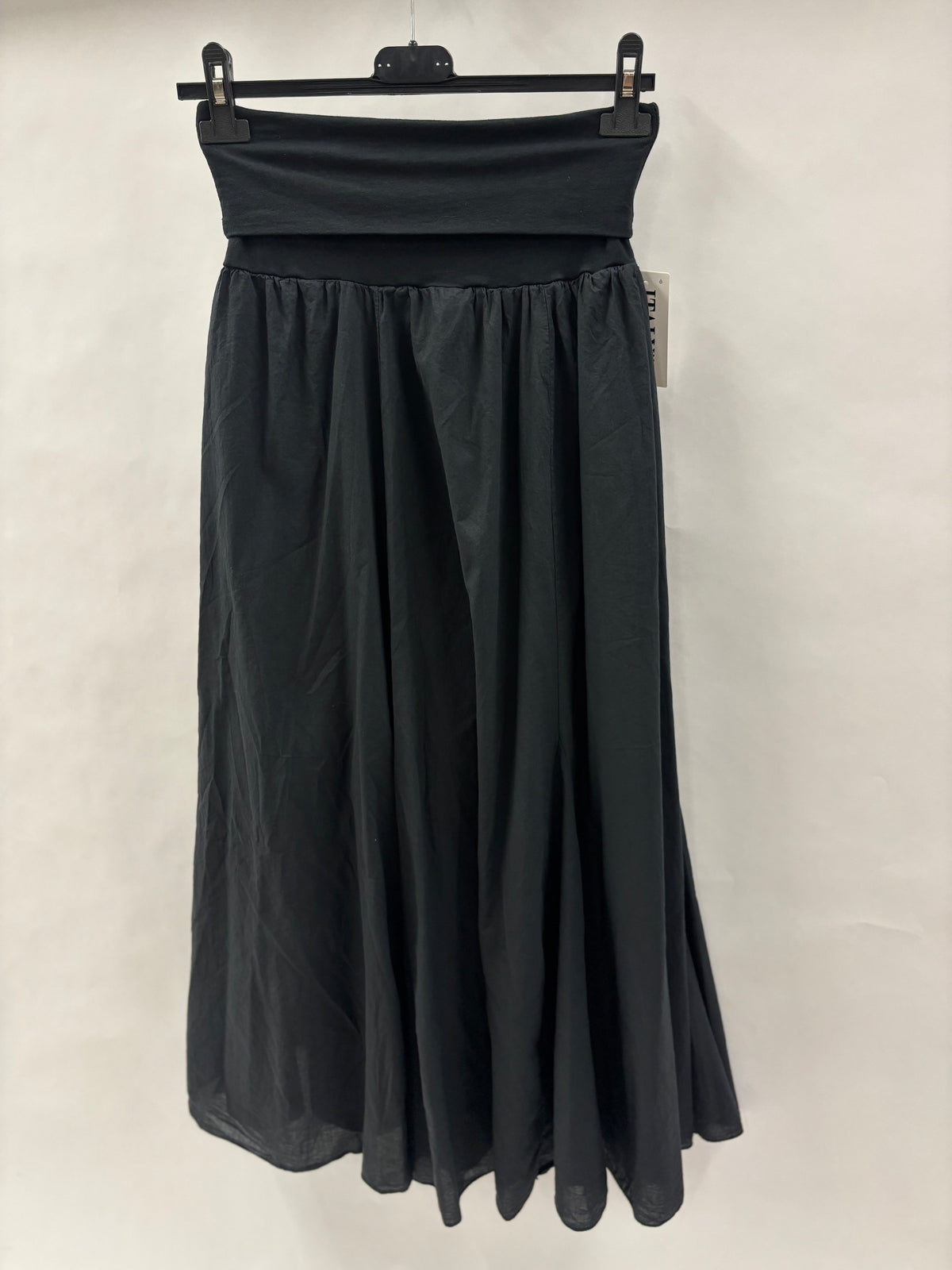 Lang Ensfarvet Nederdel med Høj Talje