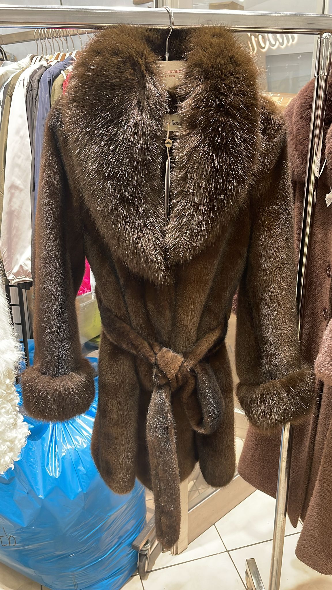 Mink look faux fur jakke med bindebånd