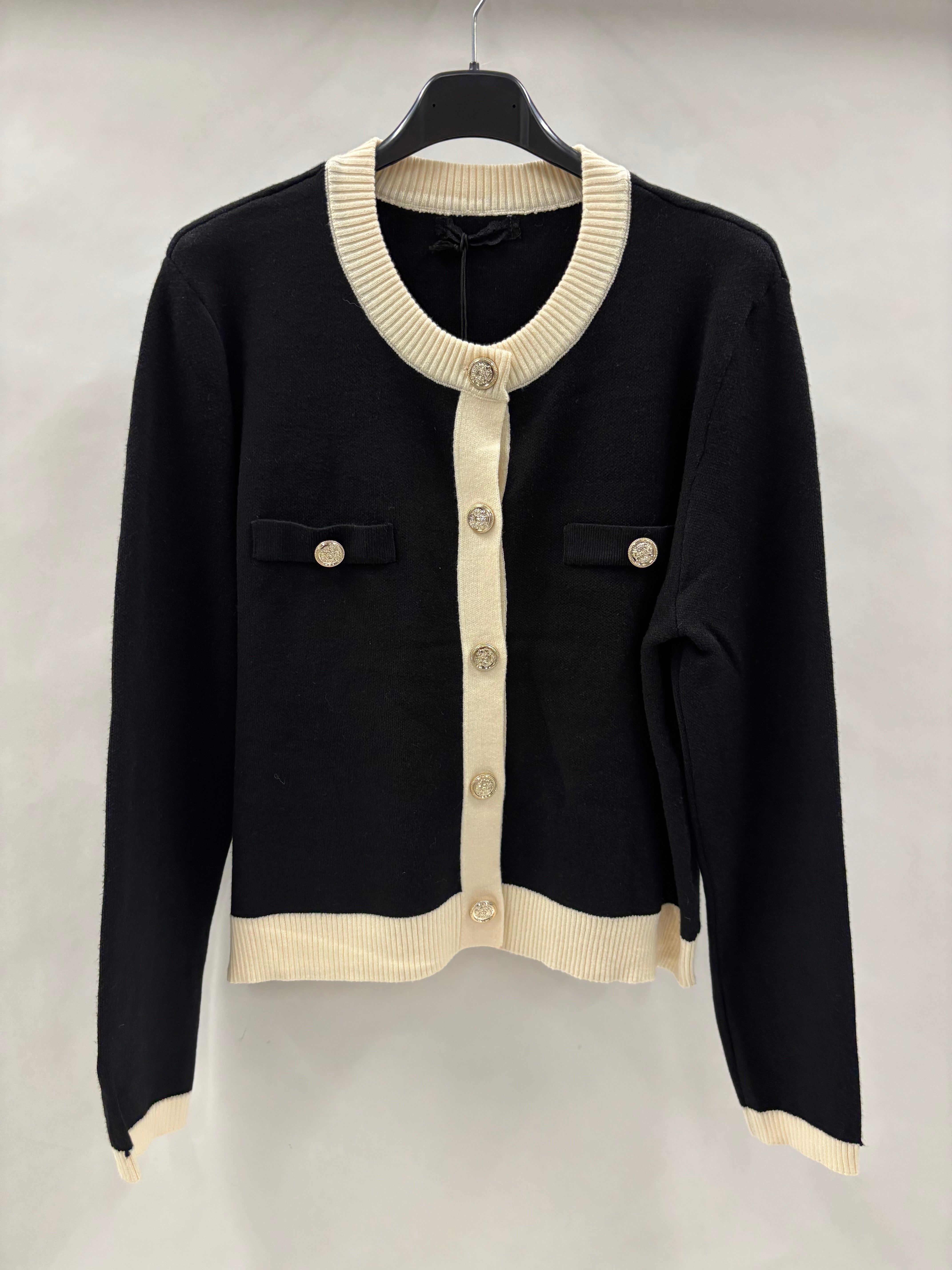 Strikjakke, Guldknapper