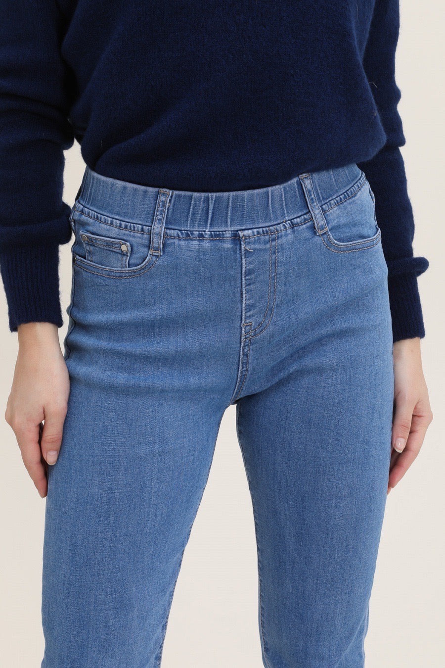 Jeans med elastik i taljen midwash