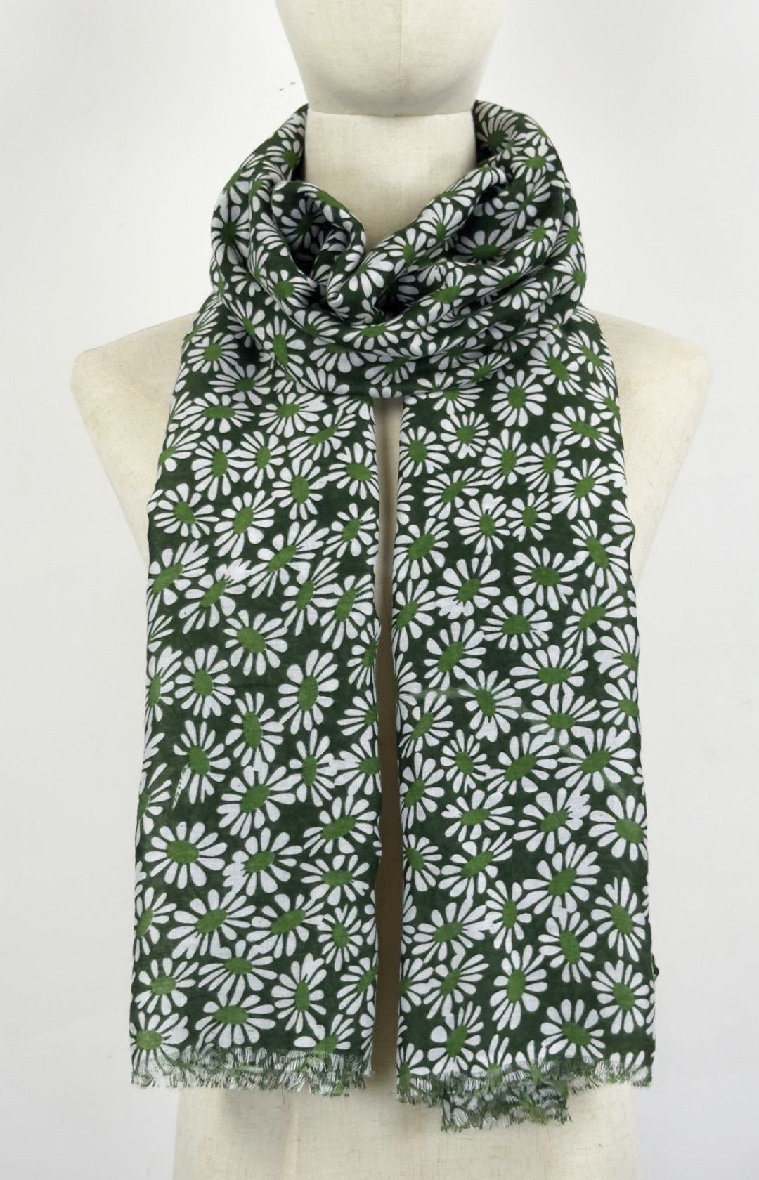 Tørklæde med små blomster by Katier