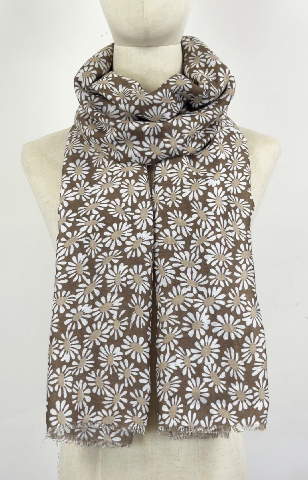 Tørklæde med små blomster by Katier