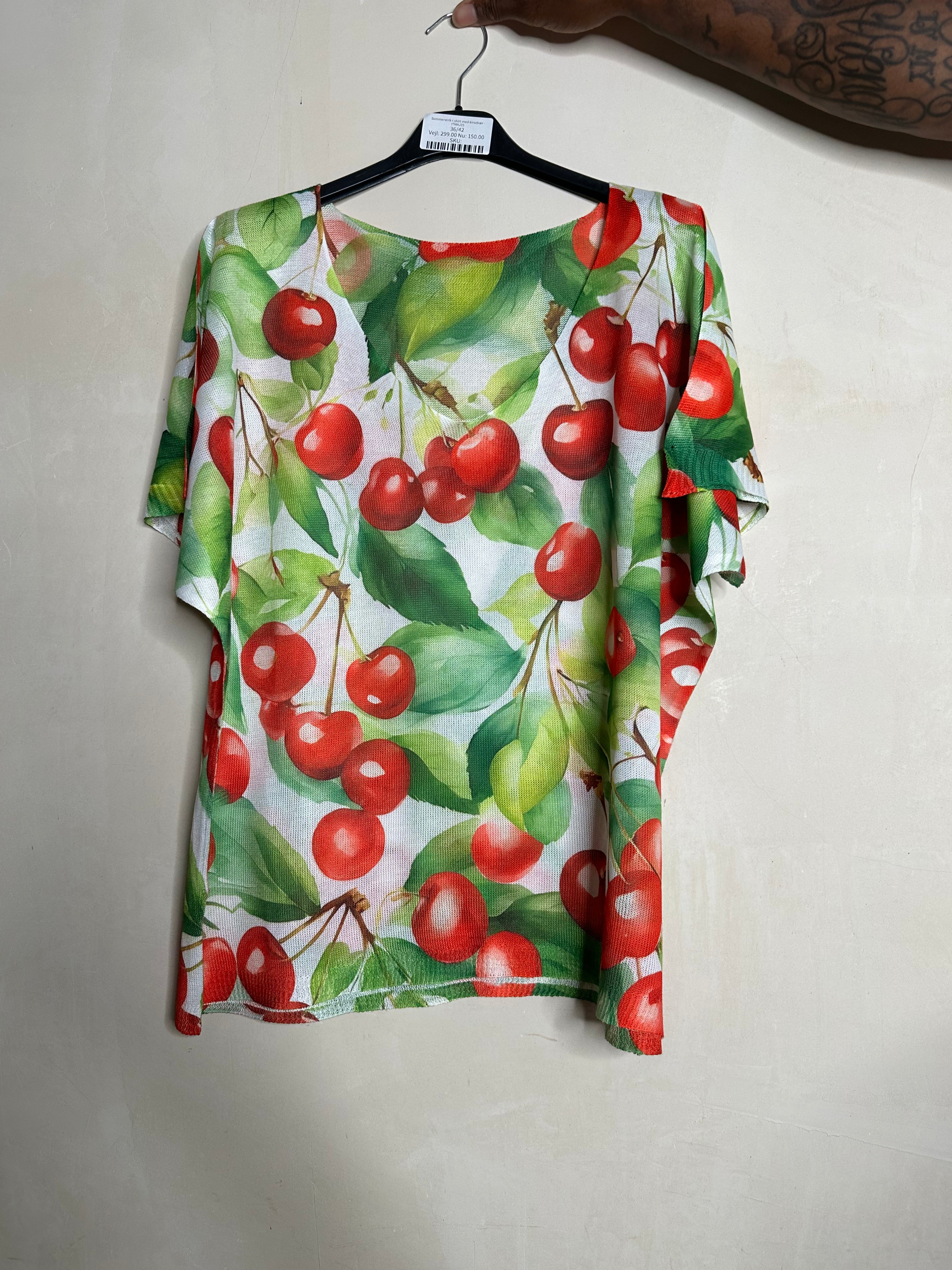 Sommerstrik t shirt med kirsebær - ITMAJ25 by Ohlala