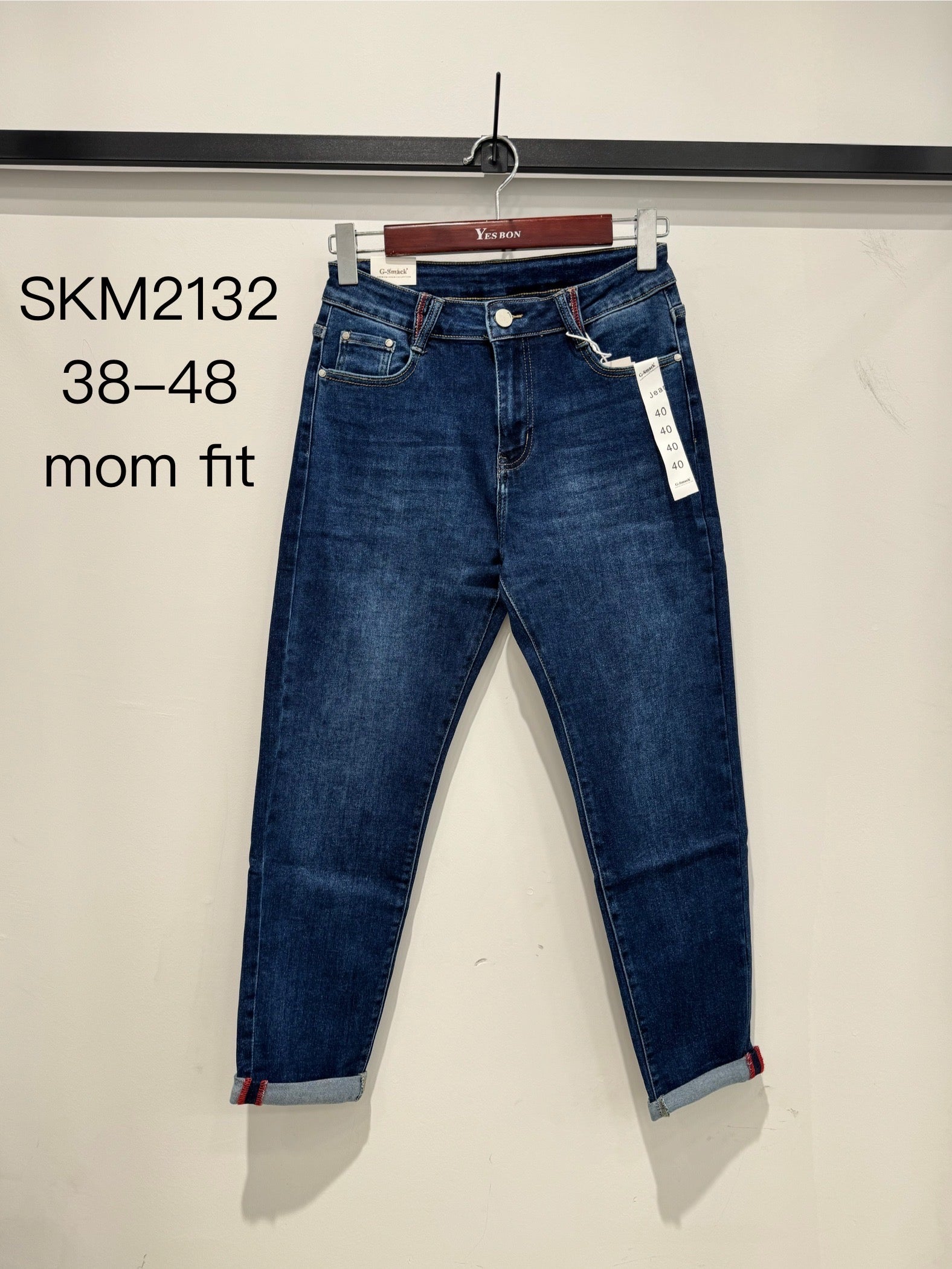 Mom fit jeans med røde syninger by G-Smack