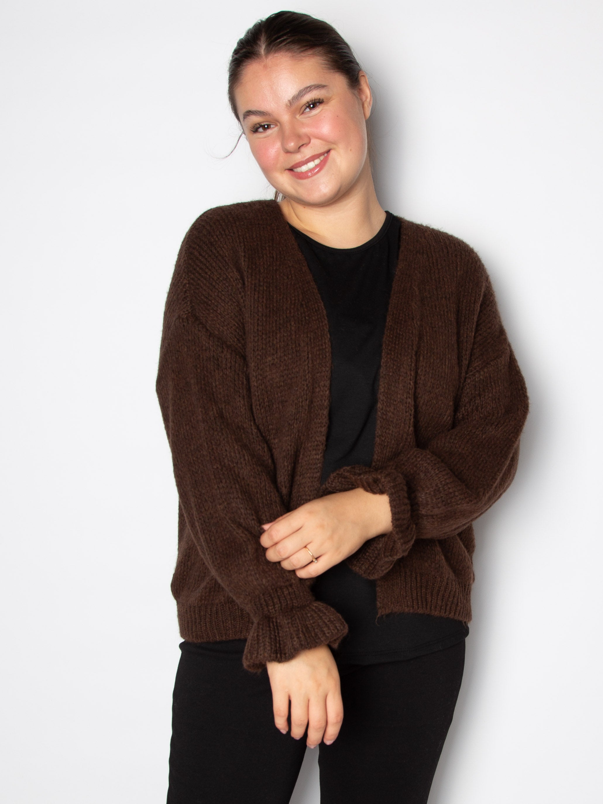 Kort cardigan med flæsekant