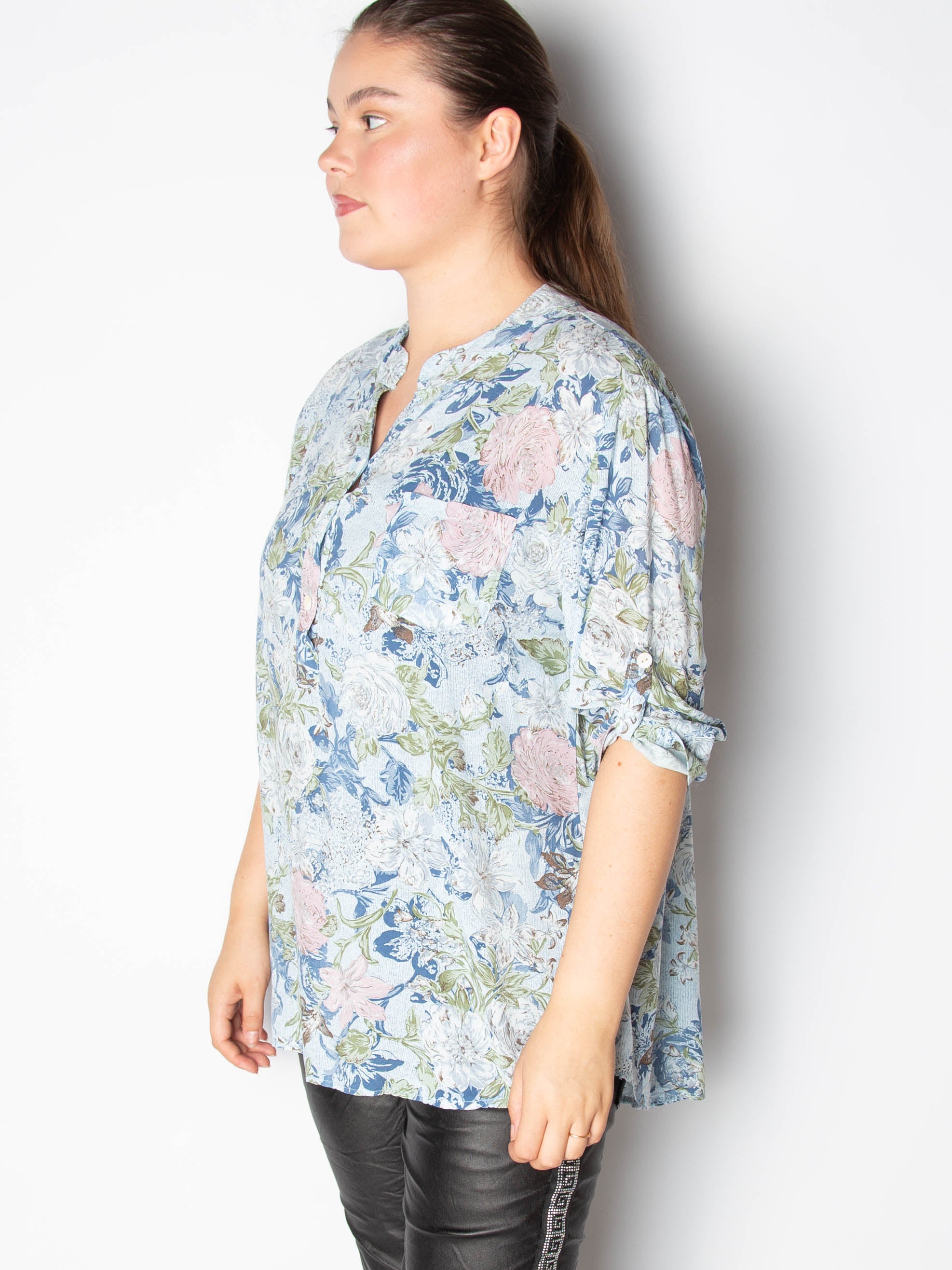 Skjorte med blomster print - ITFEB25