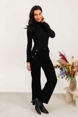 Jeans i sort med bred ben og hjerte bling knapper