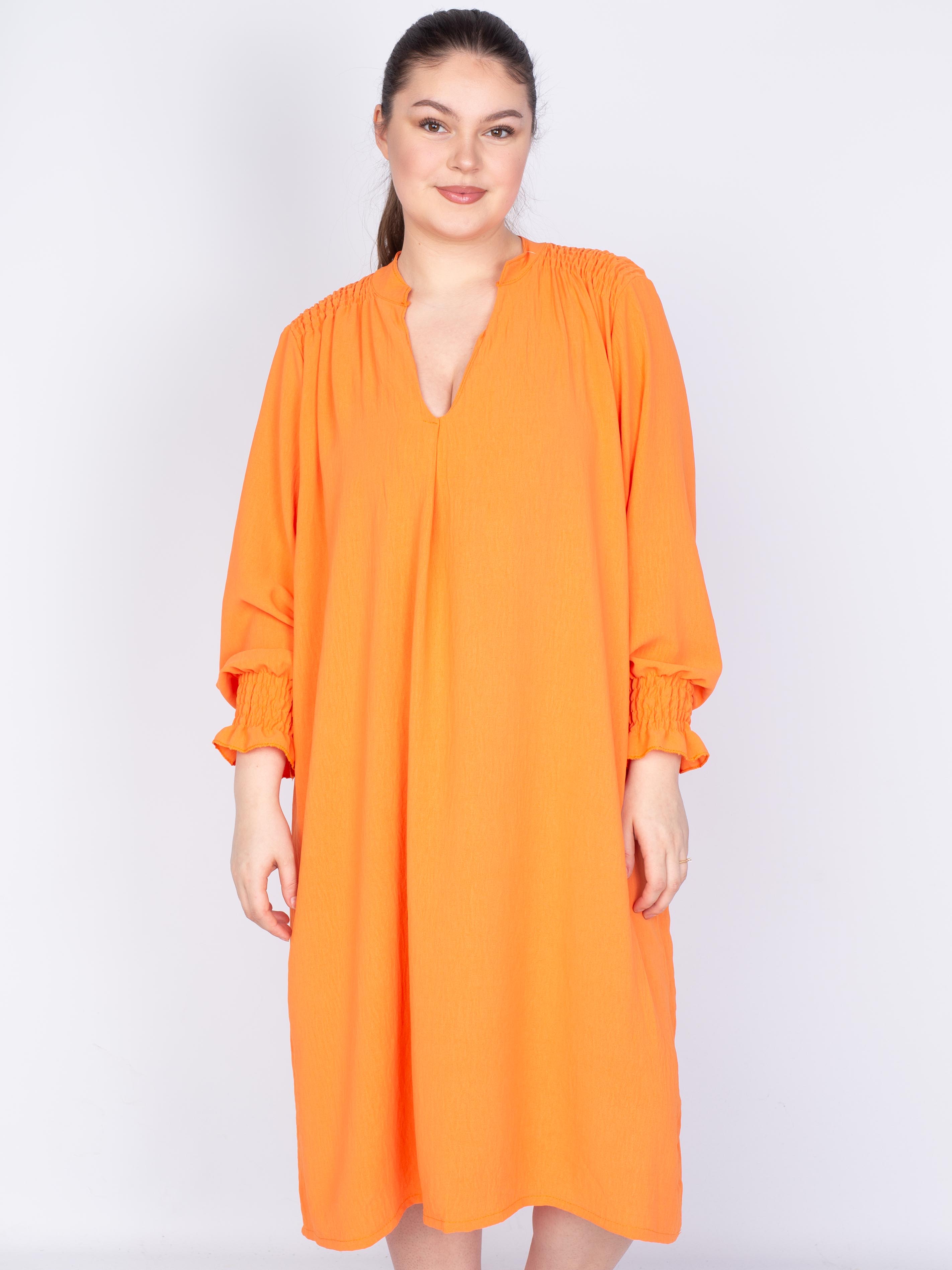 Skjortekjole med smock skuldre - Brystmål 130cm