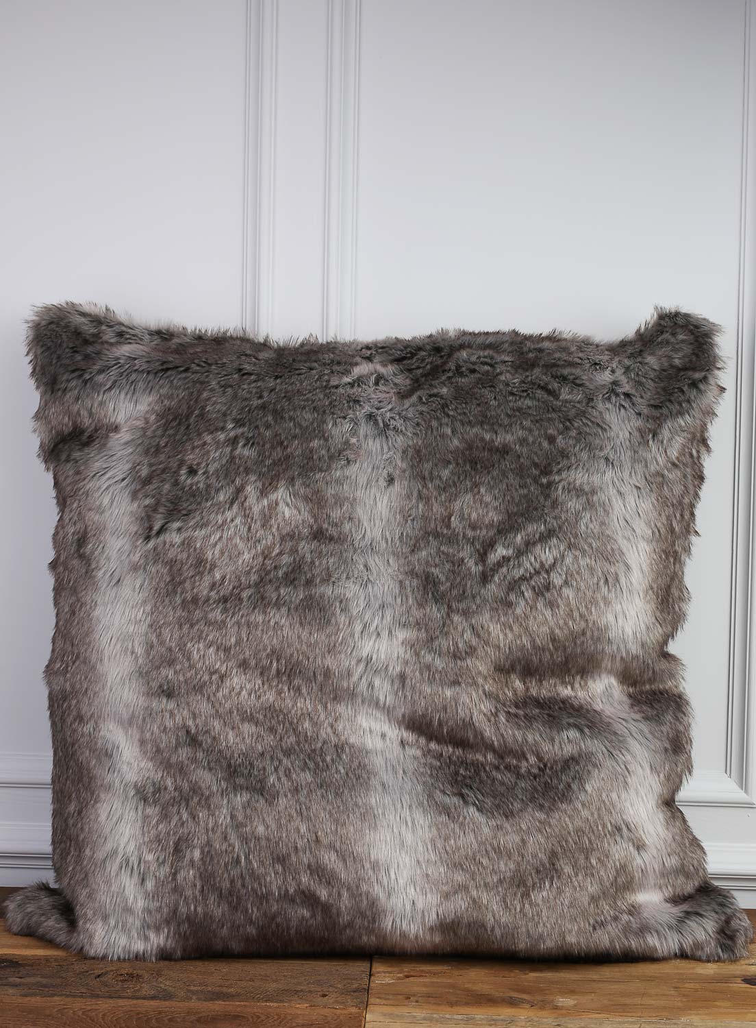 Large pillow in imitation fur 70x70cm