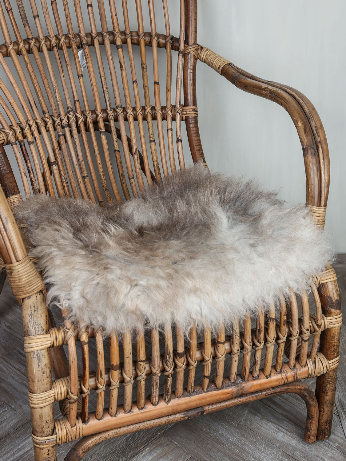 Lammeskind til stol med beige detaljer grå