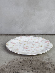 Large plate with floral motif and gold edge