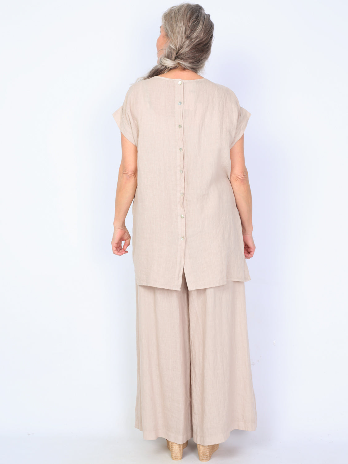 Krone 1 linen blouse with folds at the sleeve