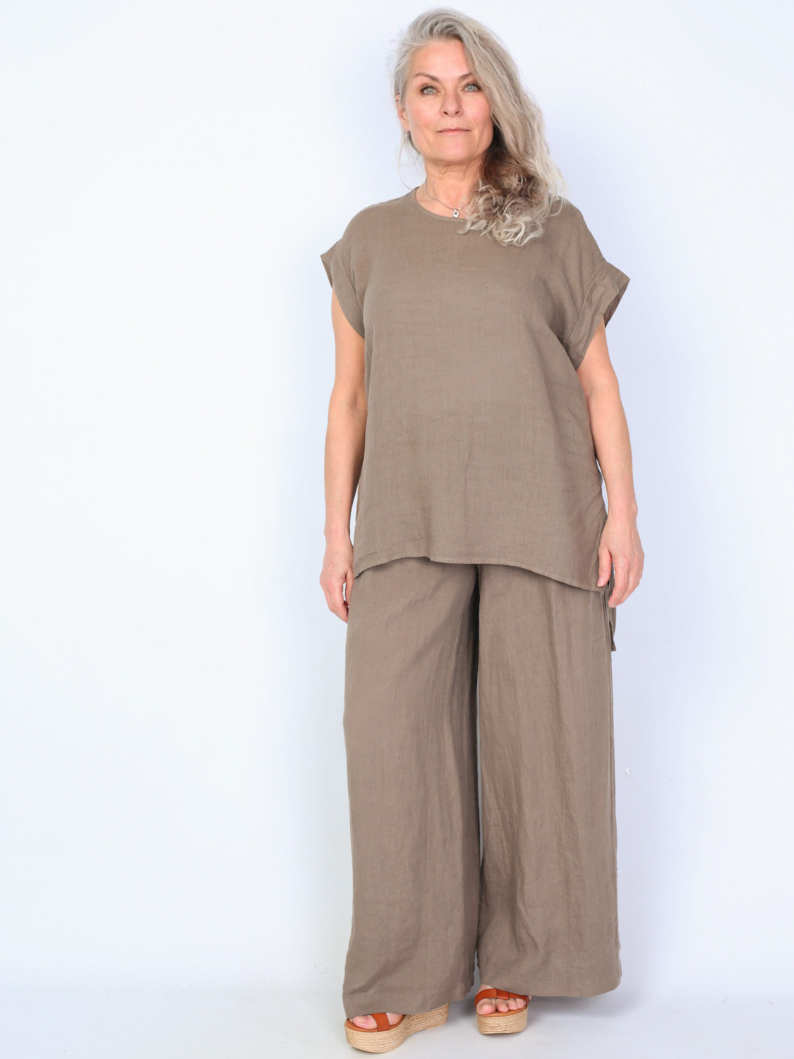 Krone 1 linen blouse with folds at the sleeve