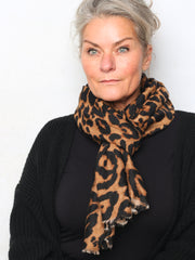 Tørklæde m. stort leopard print by Krone 1