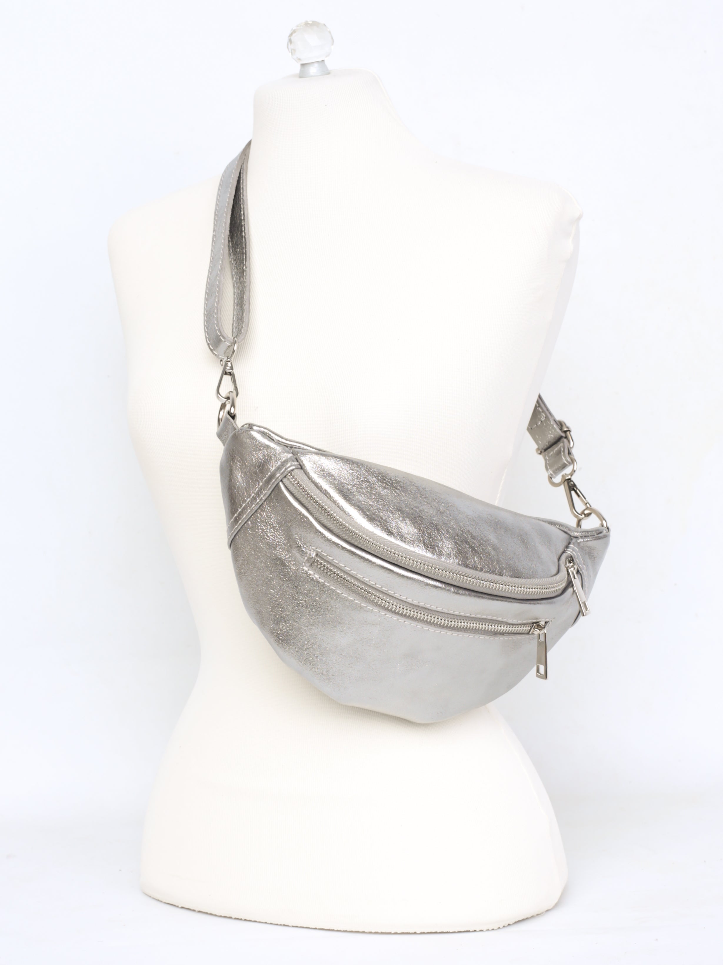 Leather belt bag with zipper