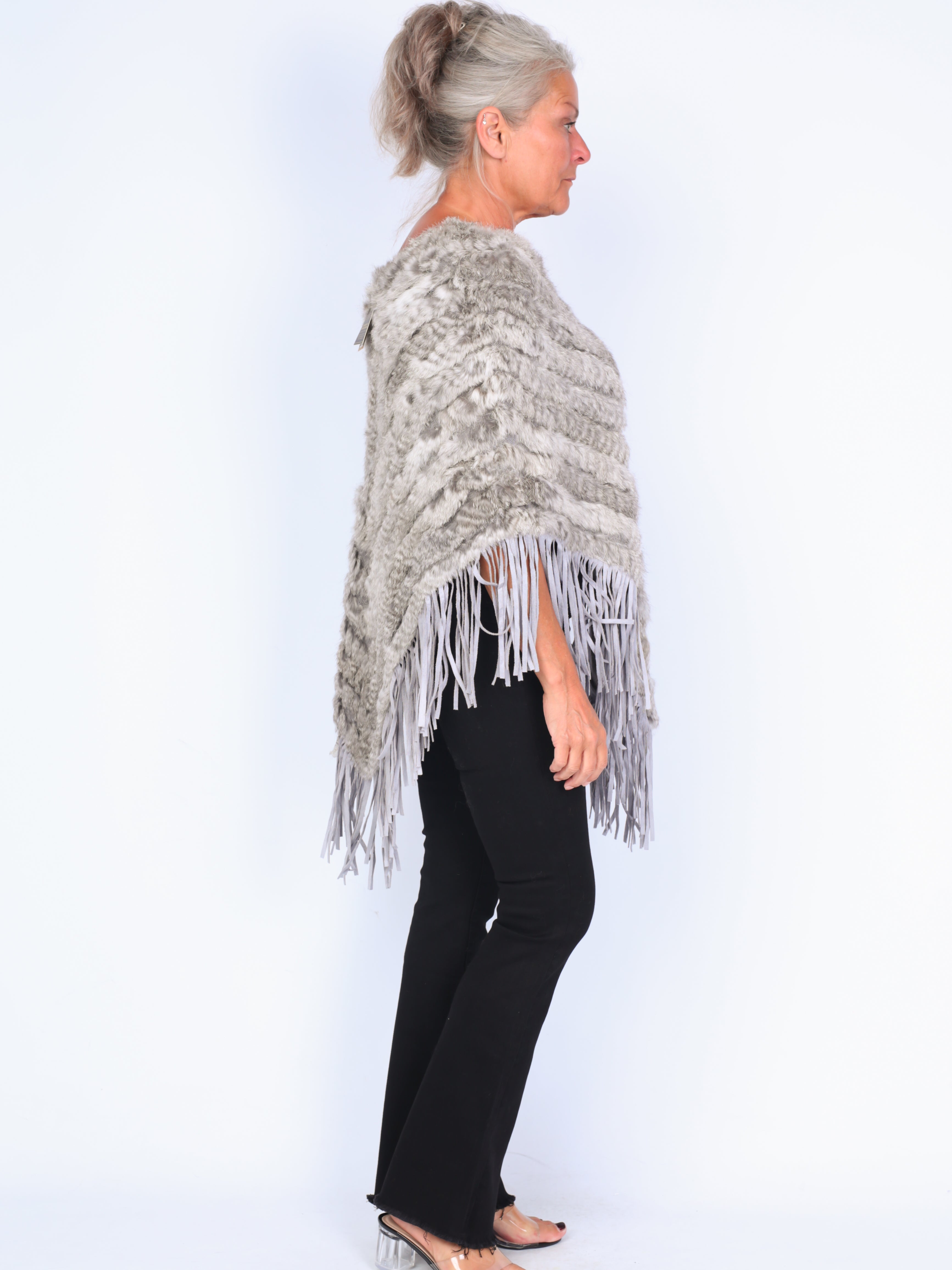Krone 1 - Poncho med frynser grå