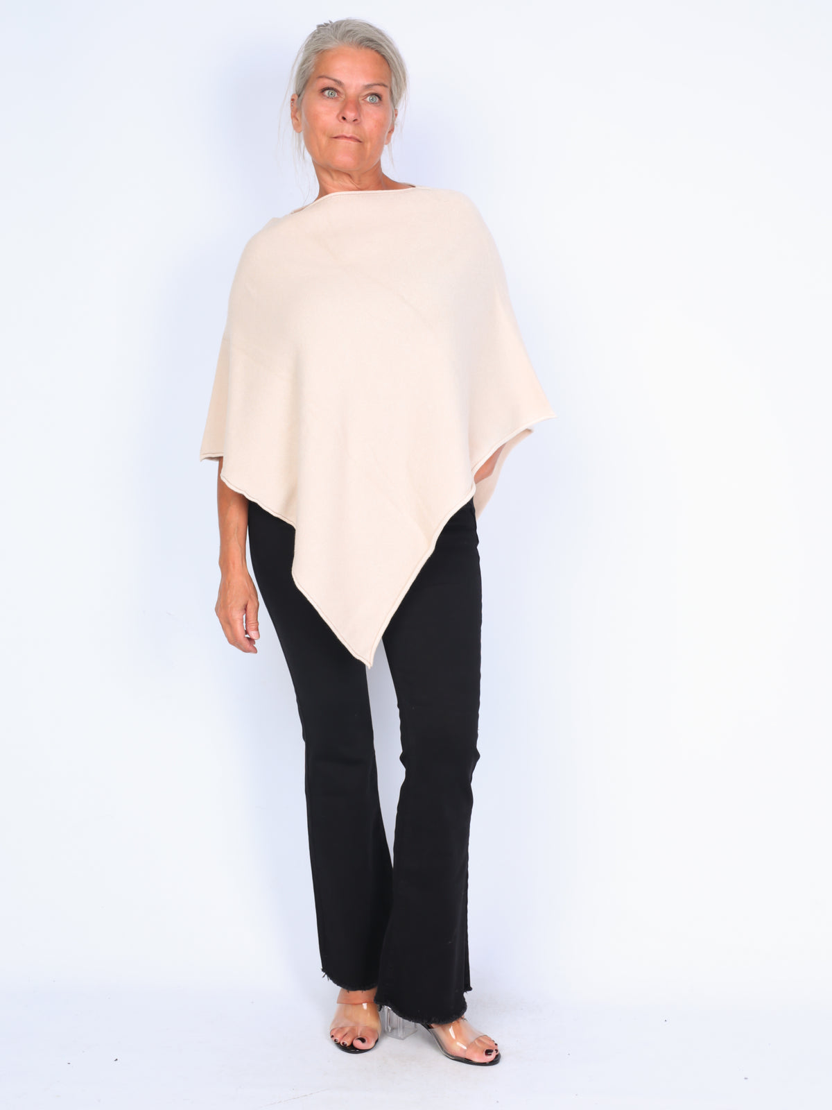 Klassisk strikket poncho