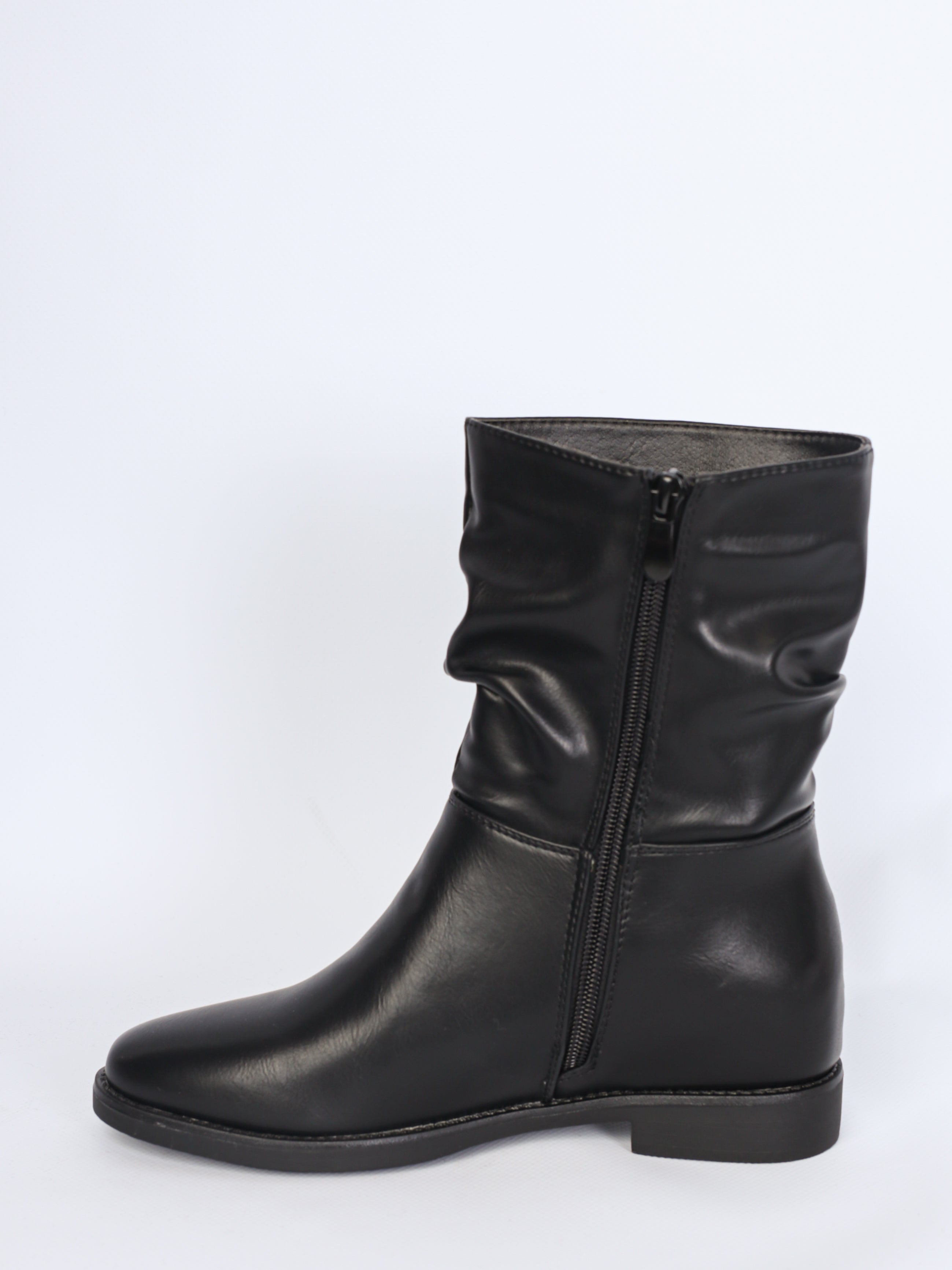 Boots with wrinkle detail