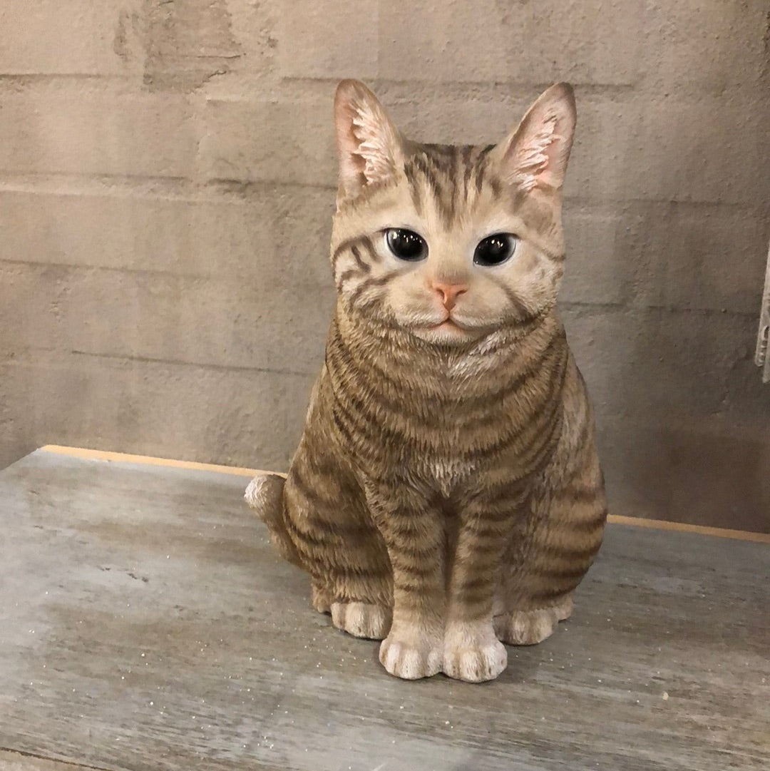 Kat Zittend Creme – Dekorativ figur af siddende kat by T&T