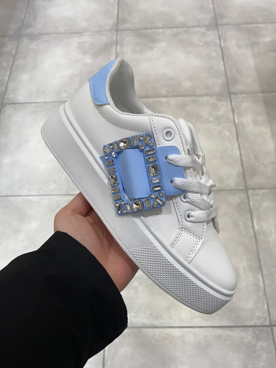 Sneakers m. bling broche