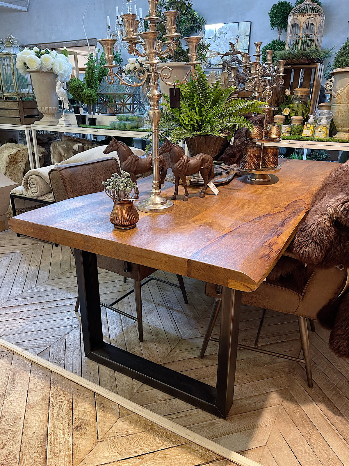 Brunt spisebord med U-ben – 220 cm by Colmore