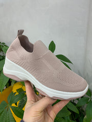 Sock sneakers with colored sole