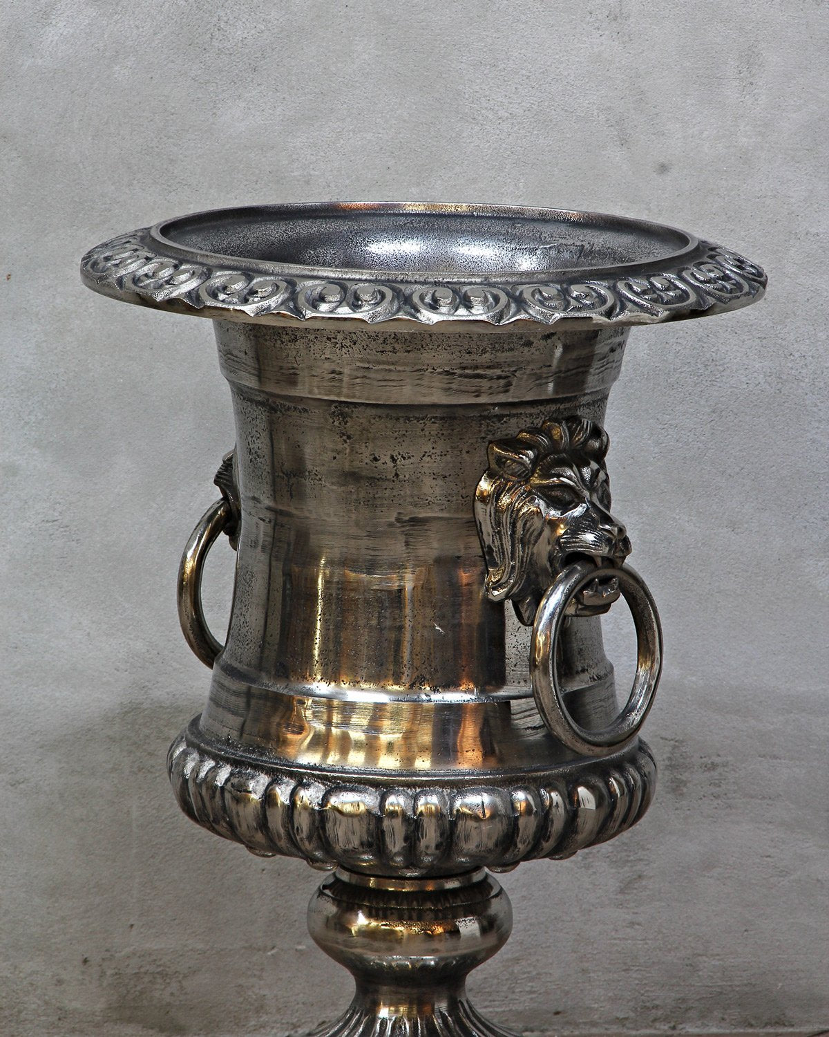 Vase Silver Large with lion heads